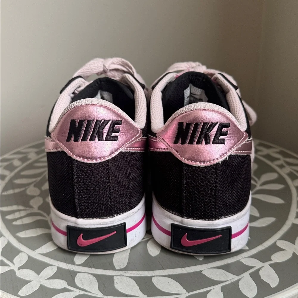 Nike Women's Black and Light Pink Sneakers sz 9 - Picture 3 of 9